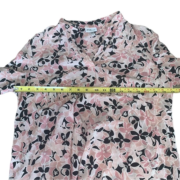 Mimi Maternity Floral Print Button Down Blouse Size Small - Picture 5 of 5